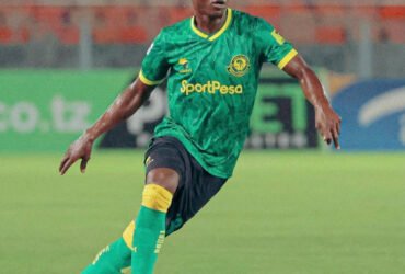 Sure Boy Aelezea Vita ya Kupambania Nafasi Yanga