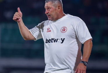 Kocha Steve Barker Aeleza Mkakati wa Simba Katika Mechi Tatu Zijazo